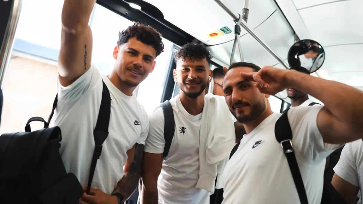 Boa disposição na comitiva,, de Maxi e apesar da partida ter atrasado quatro horas e meia