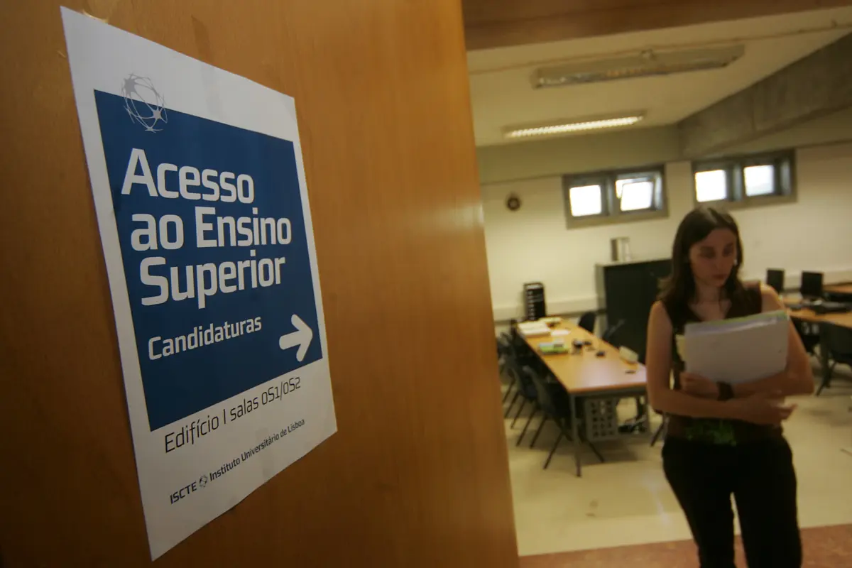 Dos 5405 novos estudantes que ingressaram pela via de maiores de 23 anos, 4561 tinham o 12.º ano completo