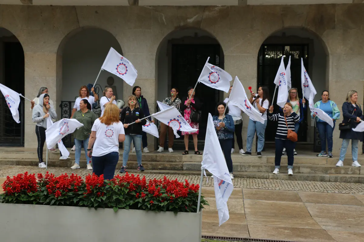As funcionárias da limpeza dos centros de saúde de Paredes já se tinham manifestado contra o despedimento