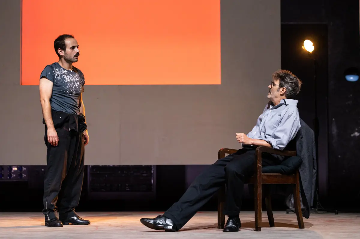 "Vermelho", em cena no Teatro Carlos Alberto, no Porto, tem interpretação de Daniel Silva e João Reis