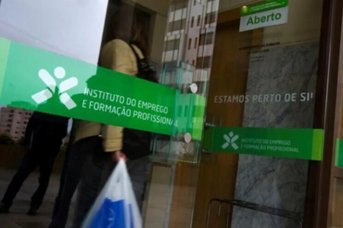 Banco de Portugal prevê abrandamento do emprego e estabilização do desemprego até 2027