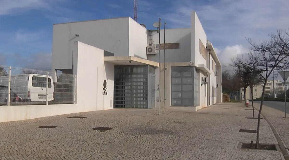 Arguido liderava militares em Armação de Pera