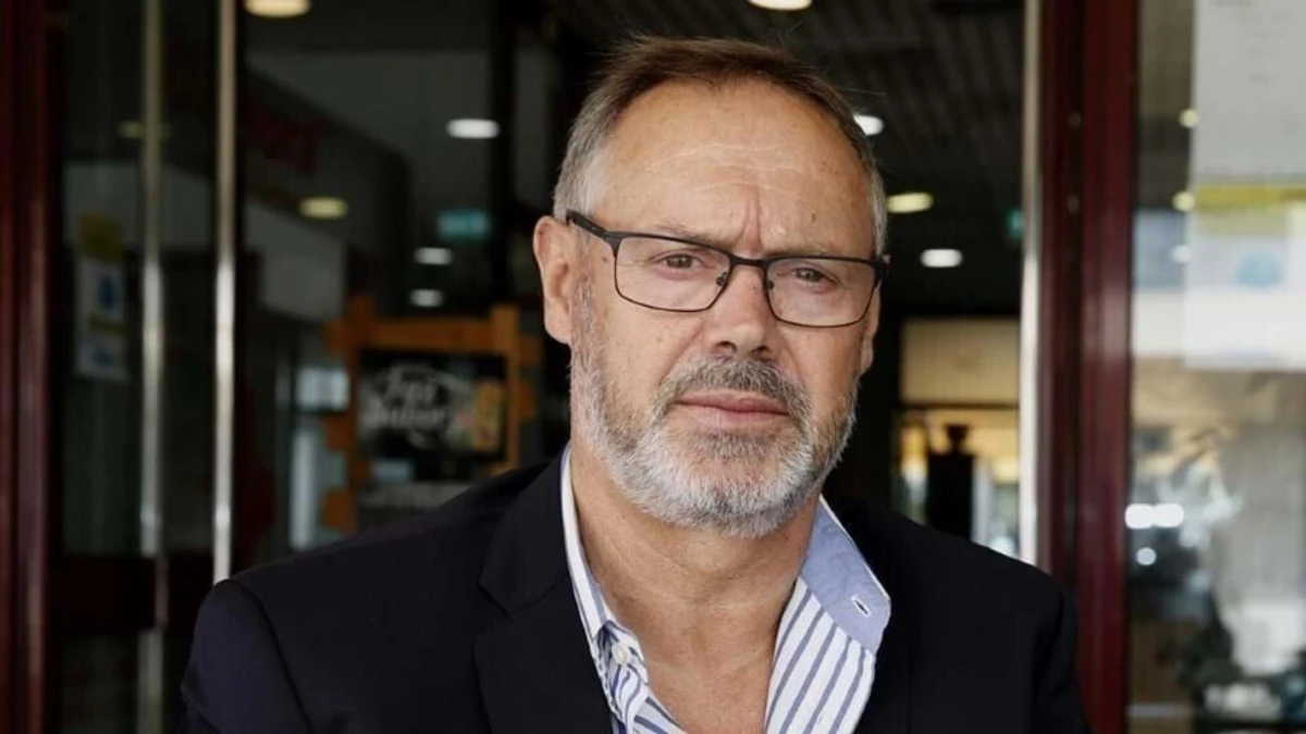 Treinador aponta o dedo aos critérios de Roberto Martínez