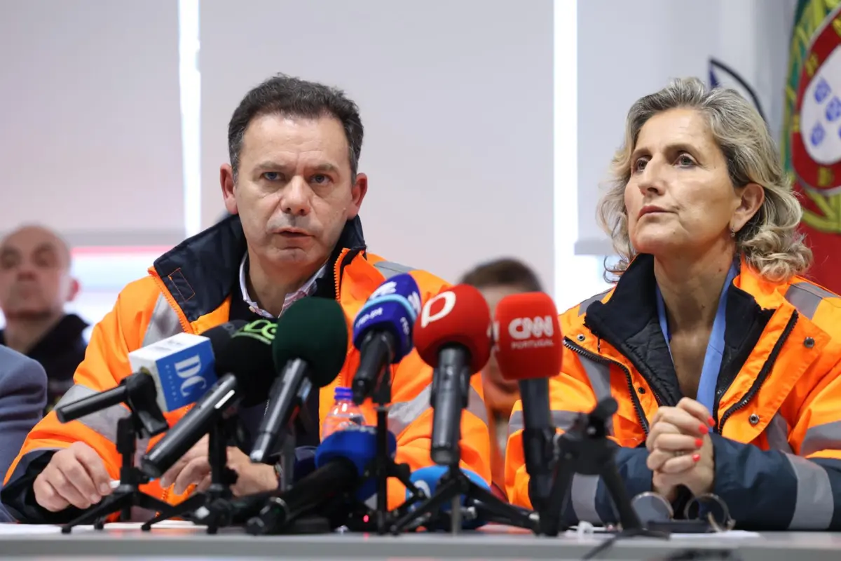 O primeiro-ministro, Luís Montenegro, e a presidente da Câmara de Coimbra, Ana Abrunhosa