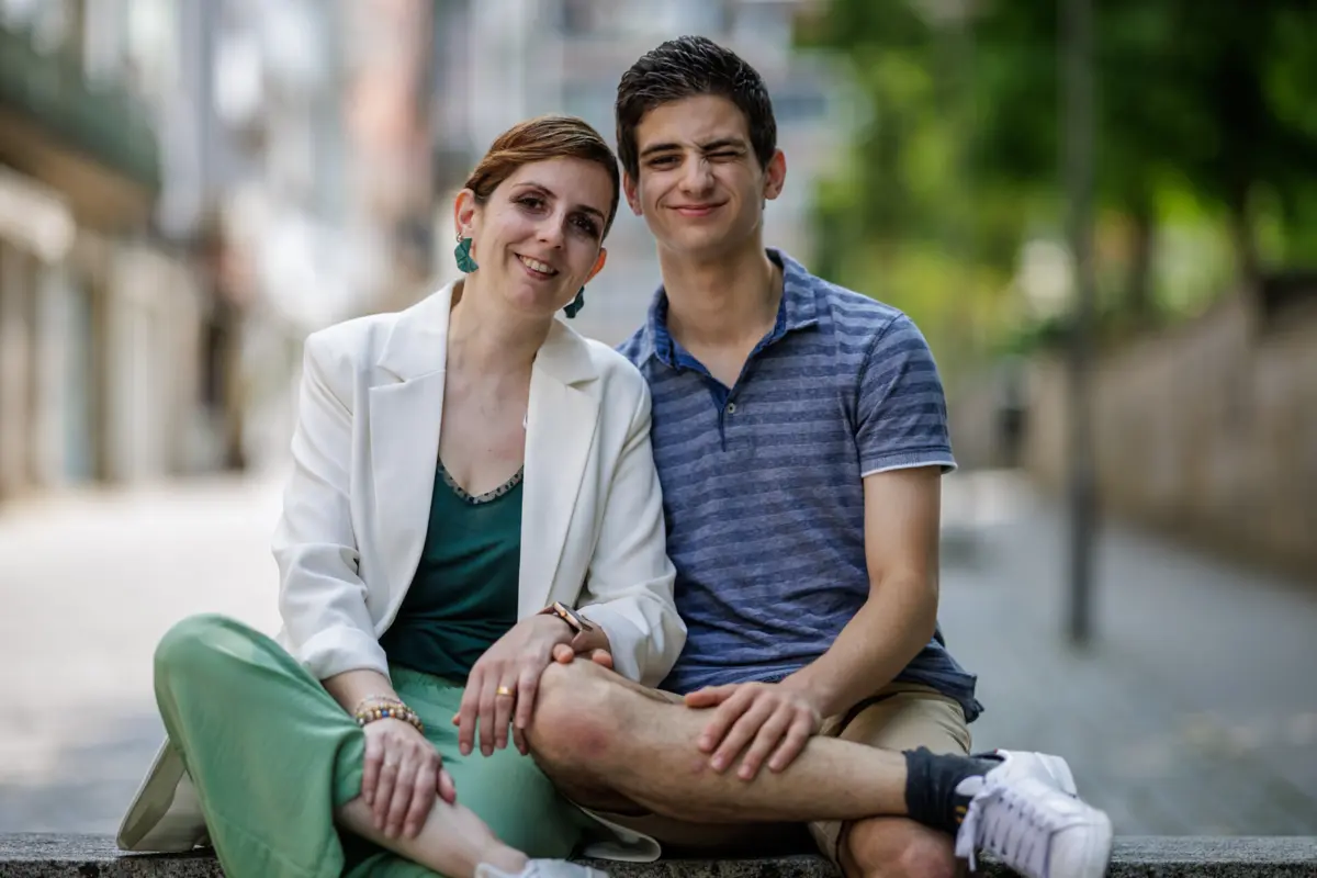 Gisela Santos fundou uma associação para ajudar famílias com a condição do filho Afonso, que tem síndrome de Tourette