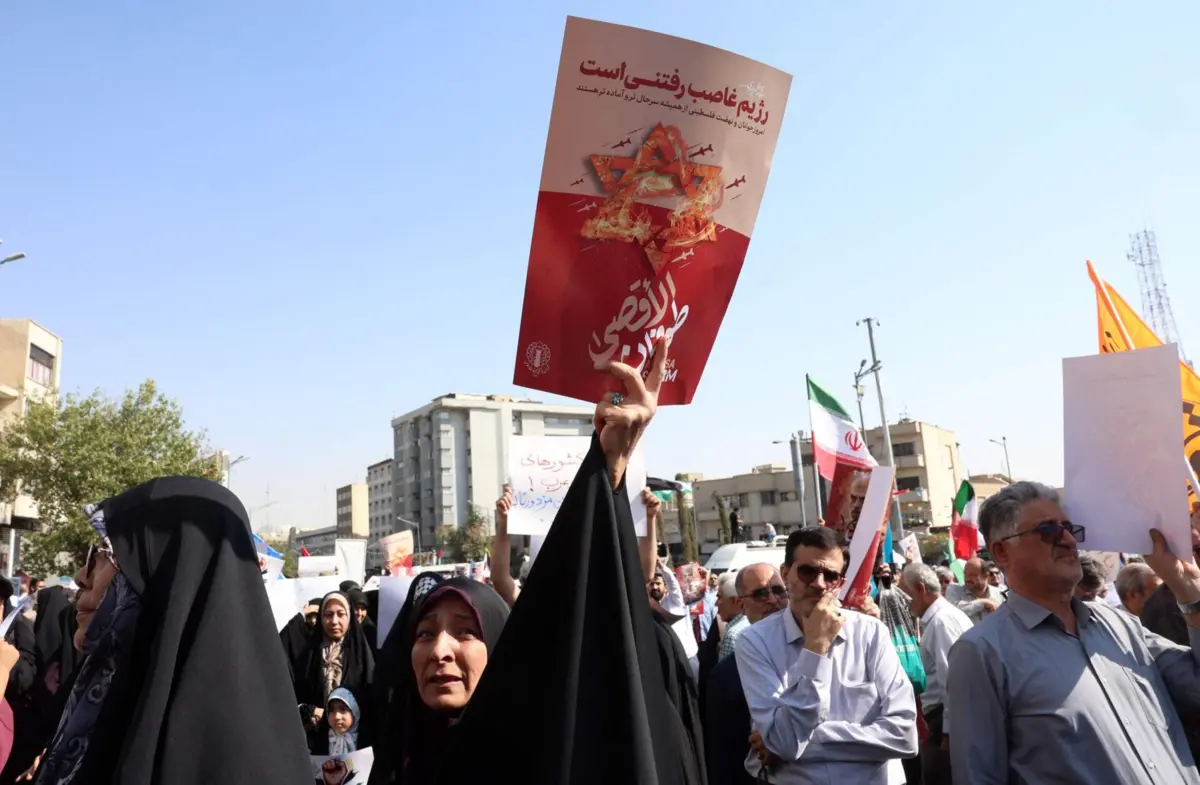 Imagem de contexto do artigo Do uso do véu ao aumento dos preços: os principais protestos no Irão nos últimos 25 anos