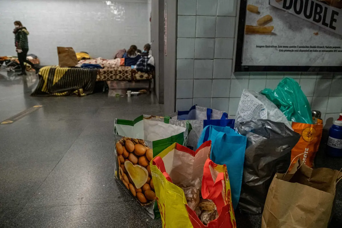 Além das estações de metro, também o Centro de Acolhimento de Emergência (CAE) Joaquim Urbano estará aberto com 30 camas disponíveis e transporte em caso de necessidade