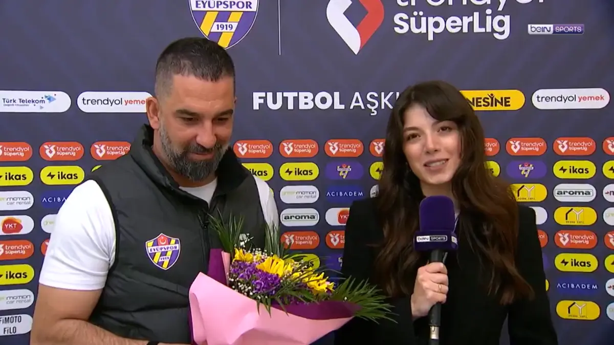 Gesto do técnico turco ocorreu em véspera do Dia da Mãe na Turquia