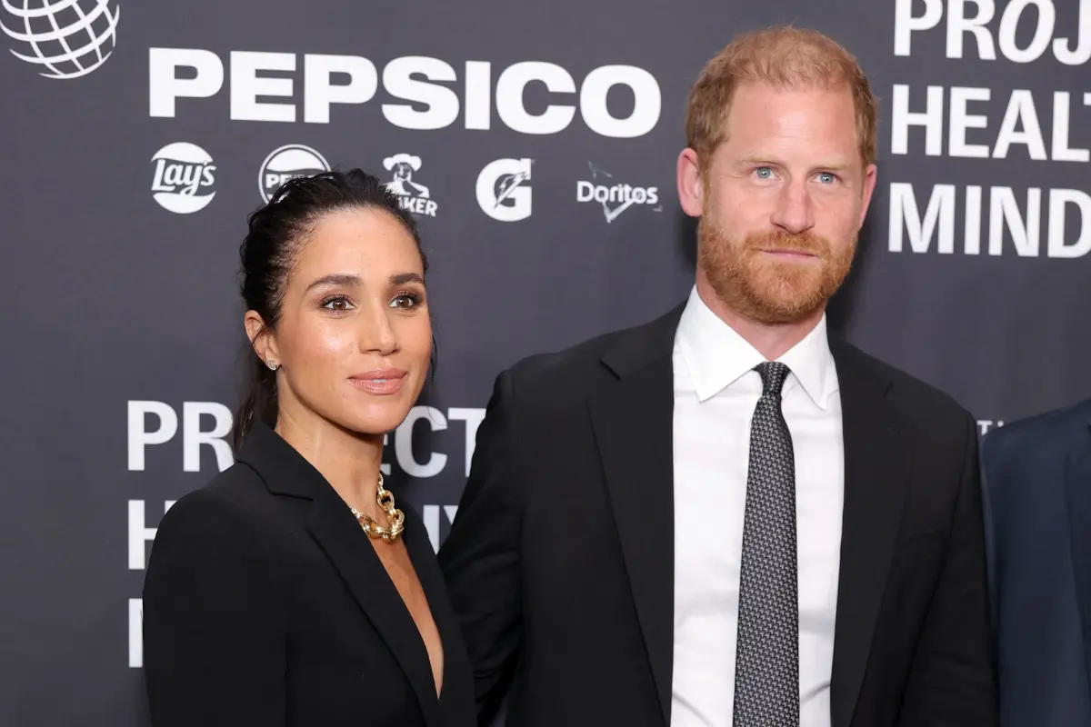 Meghan Markle e Harry na chegada à gala da Healthy Minds
