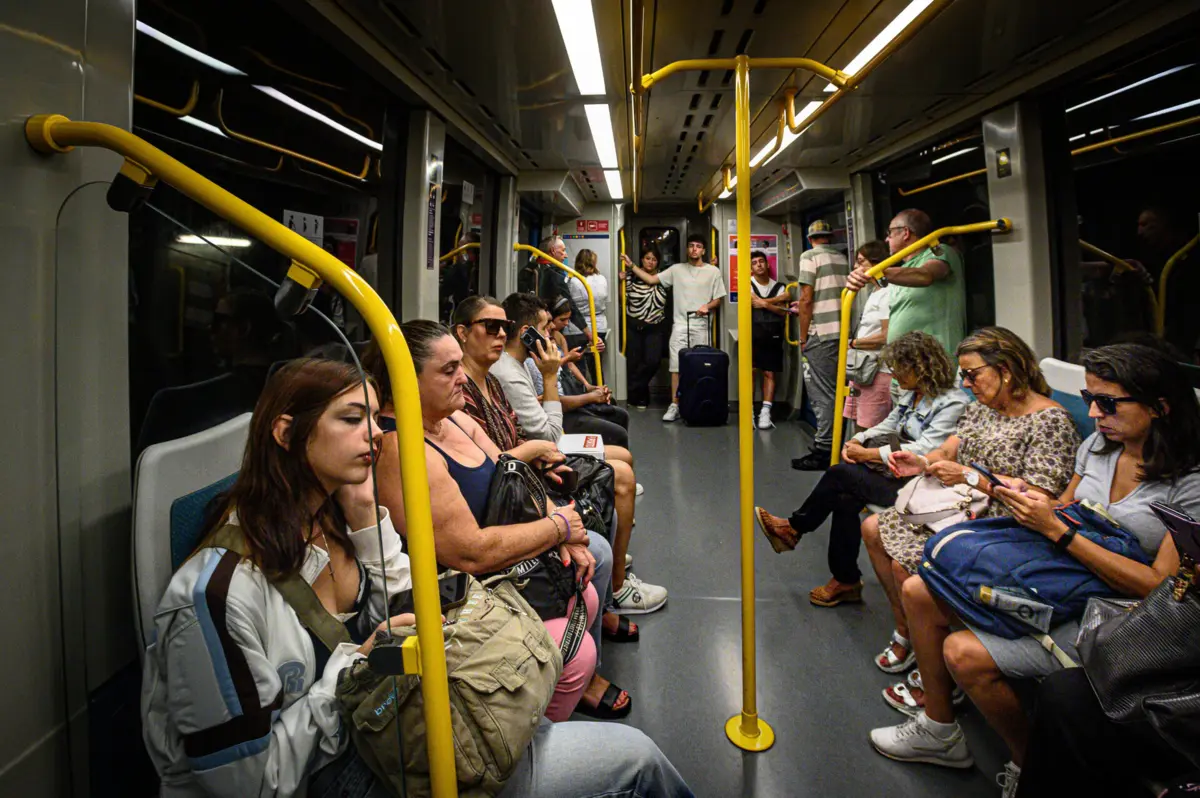 Só a operação da Linha Violeta, para o aeroporto, termina à uma da manhã