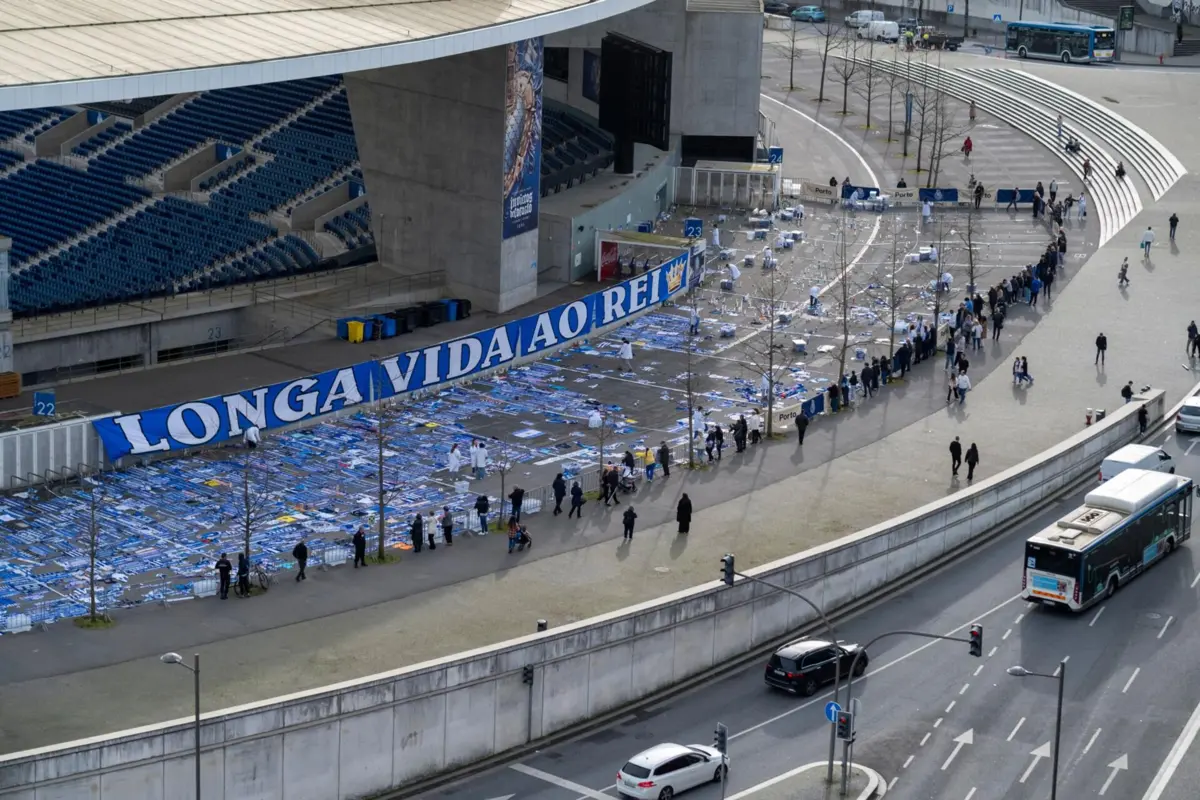 Homenagem feita junto à porta 24 no ano passado