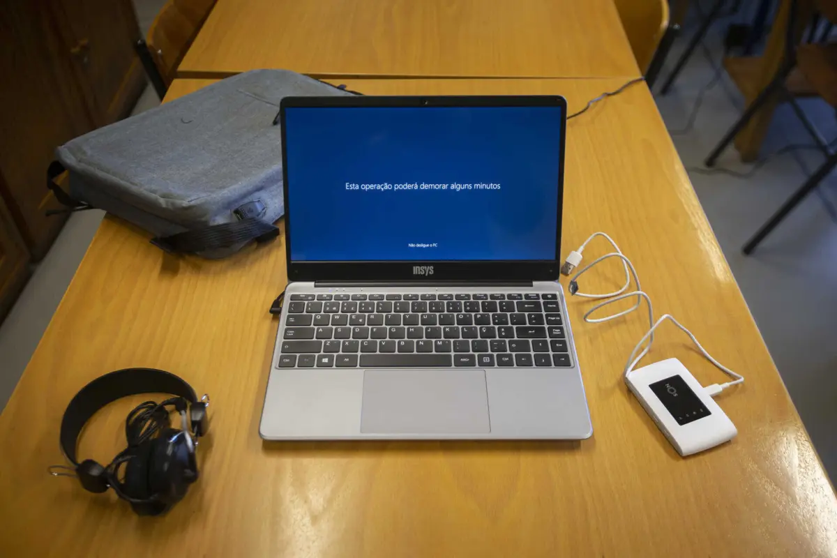 O presidente da associação de diretores assume que, sem a ajuda dos professores de Informática, a situação nas escolas ainda seria muito pior