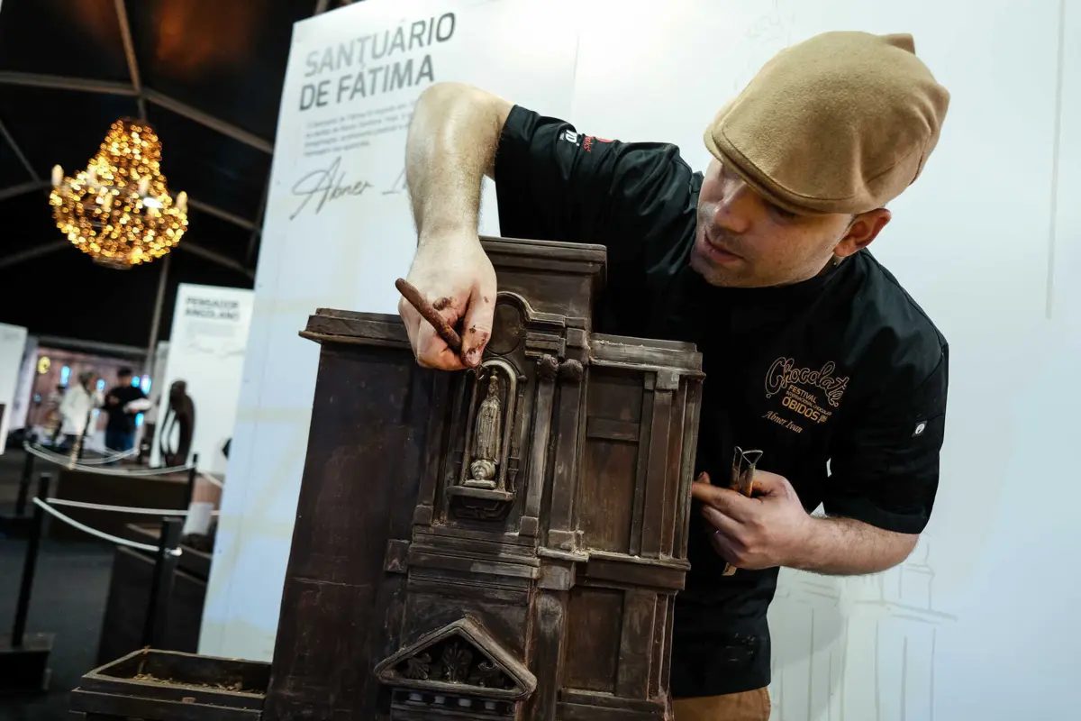 Escultura do Santuário de Fátima, de Abner Ivan, levou 300 quilos de chocolate