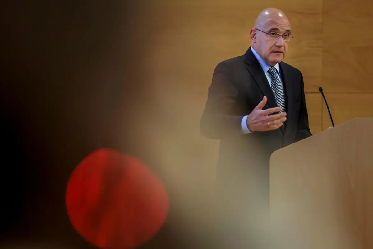 Passos Coelho abordou também o aparente impasse negocial na reforma laboral, desafiando o Governo a abrir "a mesa negocial a outras reformas"