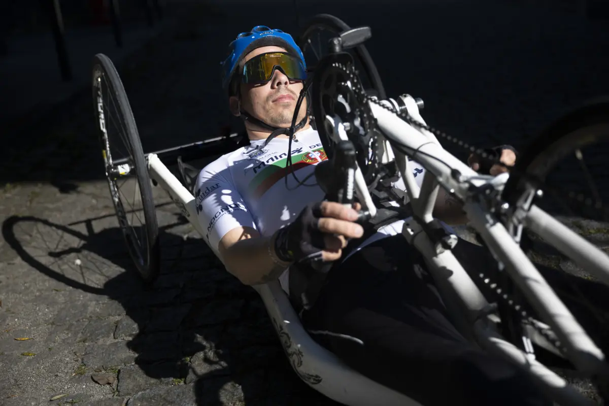 Sérgio Gomes utiliza handbike emprestada e muito antiga