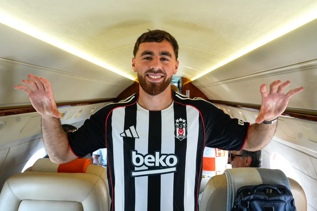 Kokçu viaja para Istambul já com a camisola do Besiktas vestida