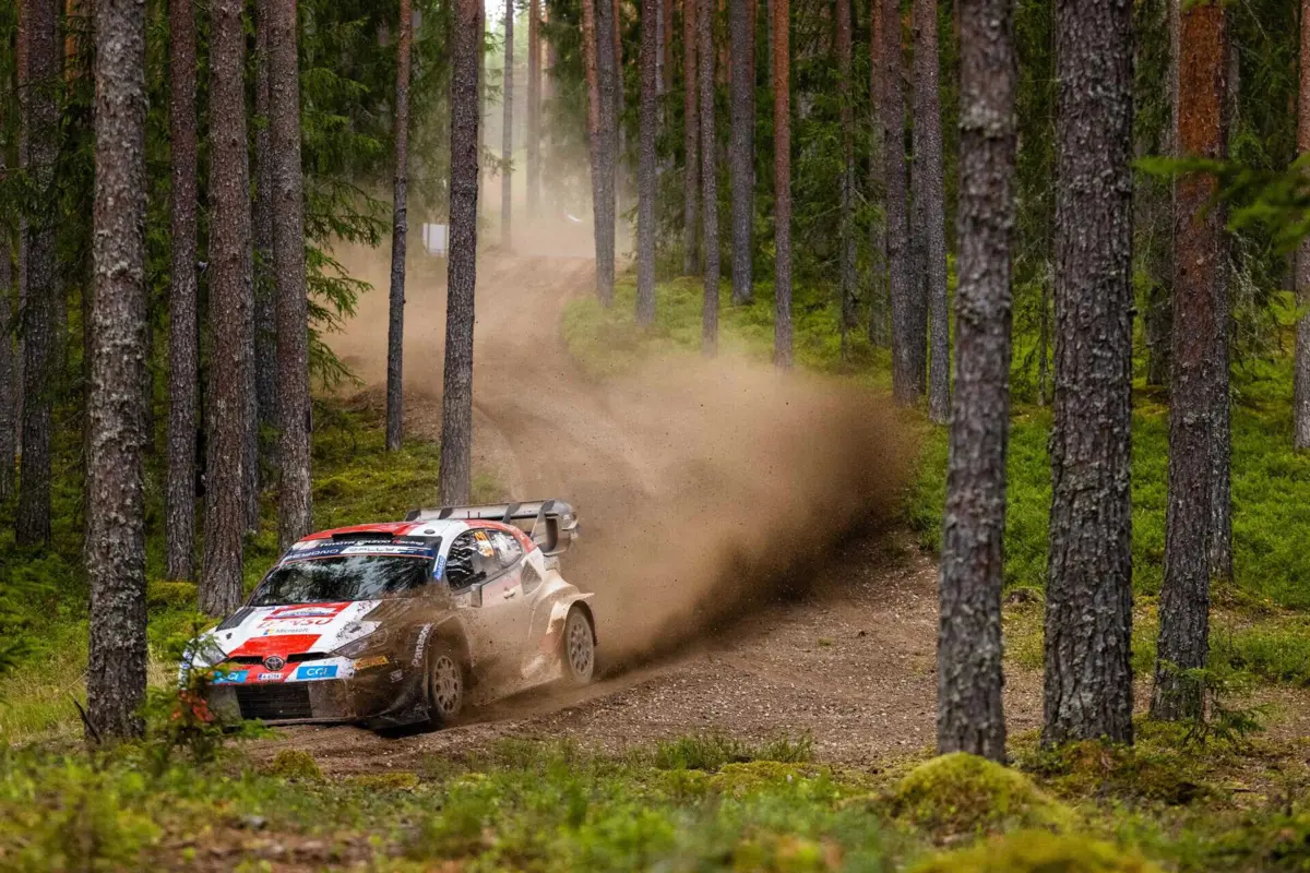 Kalle Rovanpera lidera o Mundial WRC