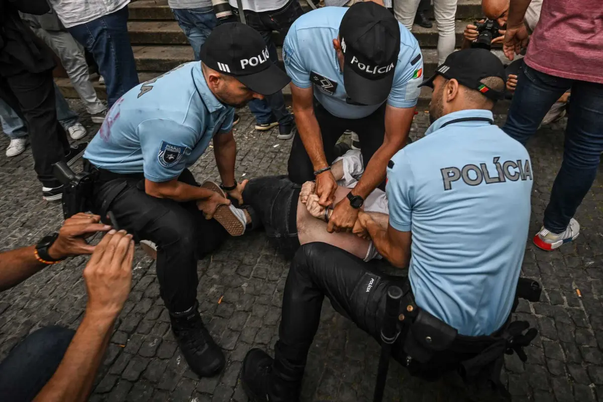 Manifestantes envolveram-se em confrontos com elementos da PSP