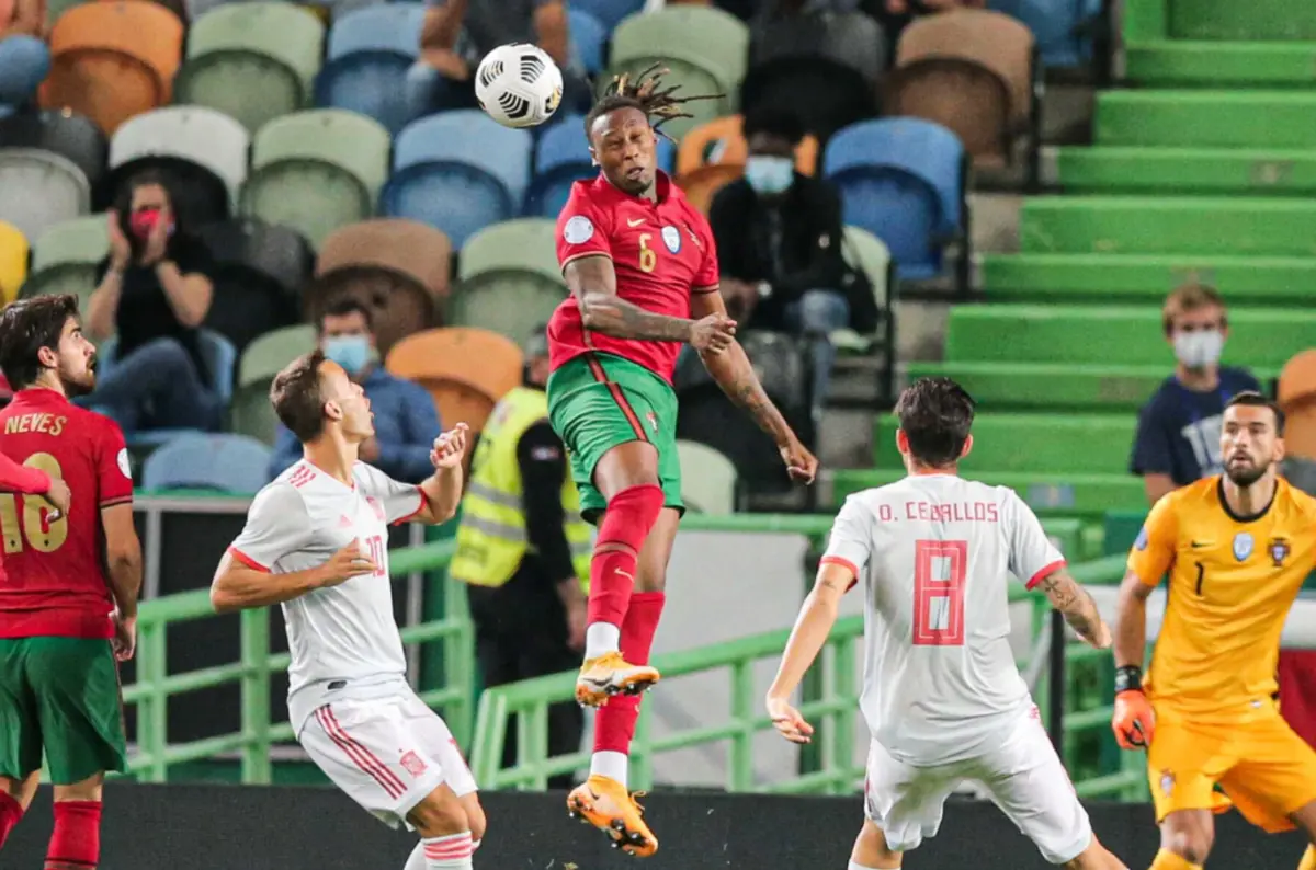 Central foi internacional português por três ocasiões