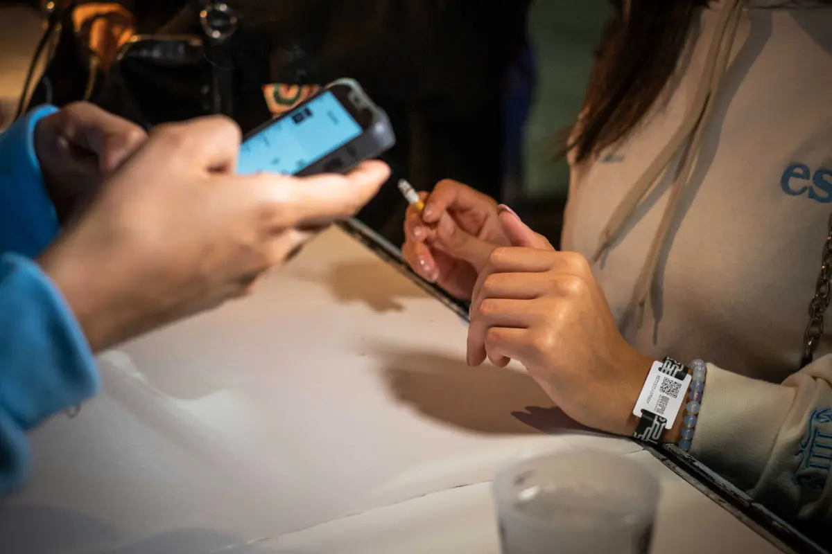 Os pagamentos por canais homebanking e por apps vão exigir um cartão de débito