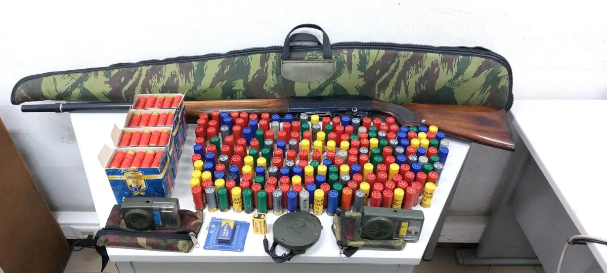 GNR deteve caçador homem e apreendeu uma caçadeira, munições e chamarizes