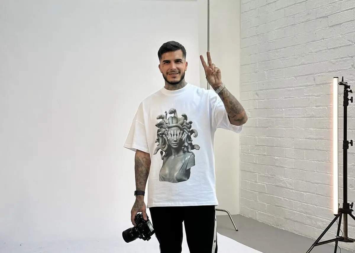 O suspeito drogou um dos filhos, com cinco anos, com éter que o fez perder a consciência e regou-o com gasolina