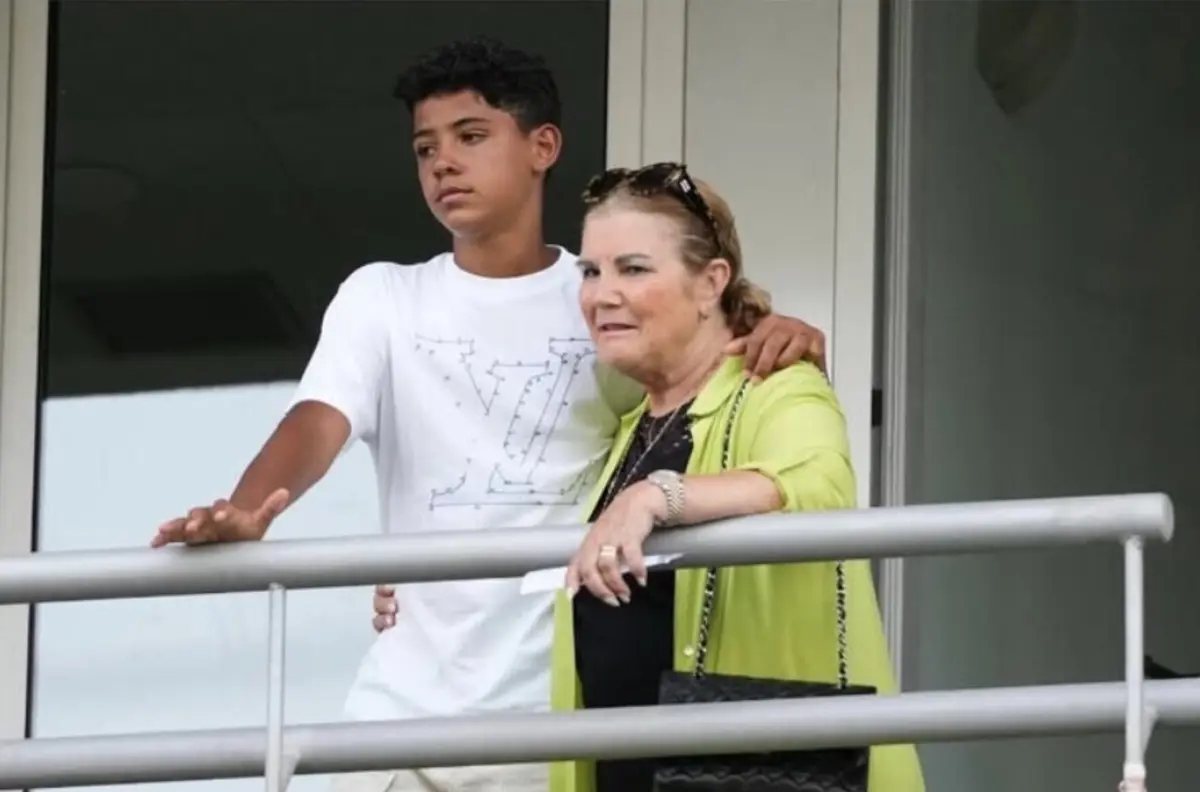 Durante muitos anos, Cristianinho foi criado pela avó Dolores, que agora vibra com a sua chamada á seleção nacional