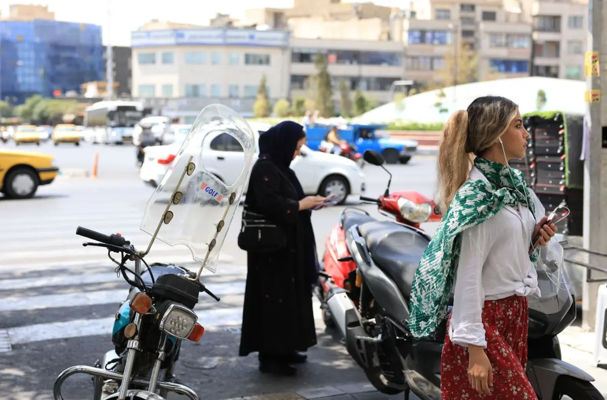 Imagem de contexto do artigo Governo iraniano quer autorizar mulheres a conduzir motociclos