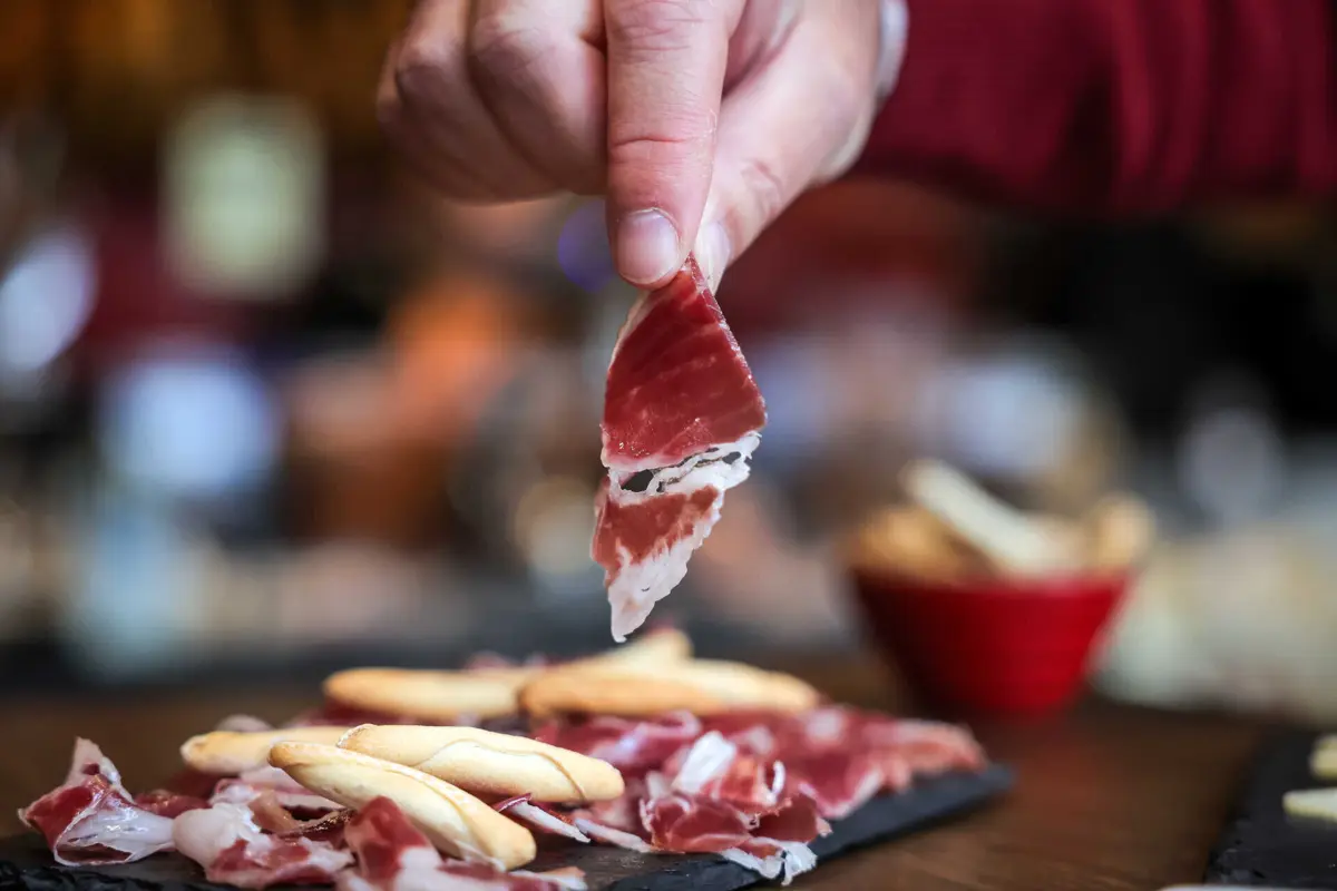 "Acreditamos que abrimos uma nova porta para compreender melhor a saciedade, como ocorre e como é utilizada para terminar uma refeição", concluem os investigadores