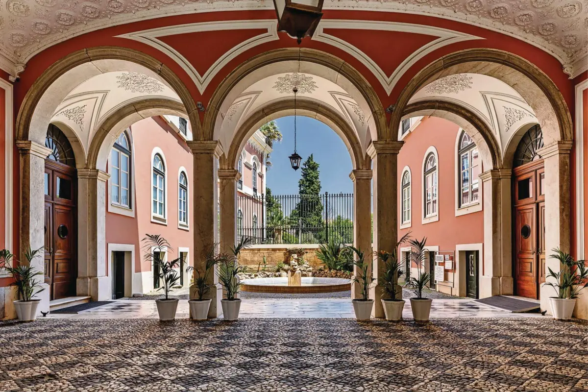 Tribunal da Relação de Évora revogou acórdão da primeira instância, proferido em Santarém