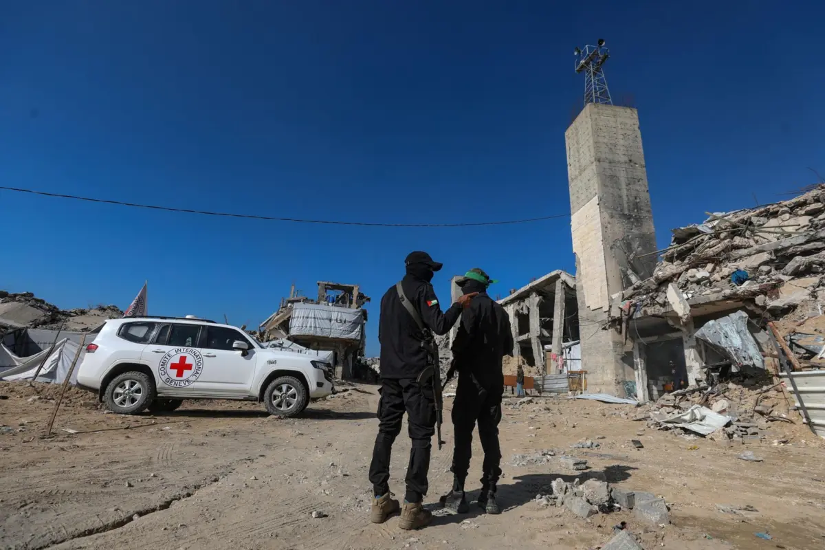 Corpos dos reféns têm sido entregues através da Cruz Vermelha