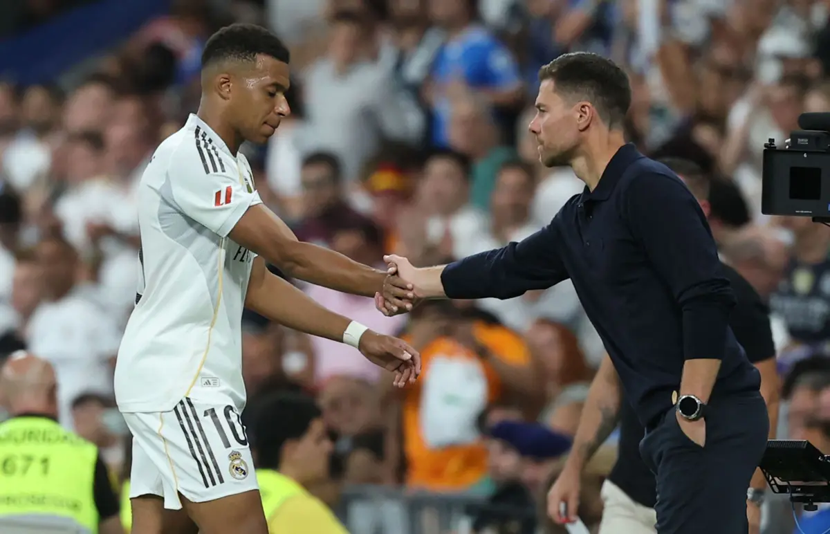 Mbappé e Xabi Alonso, jogador e treinador do Real Madrid