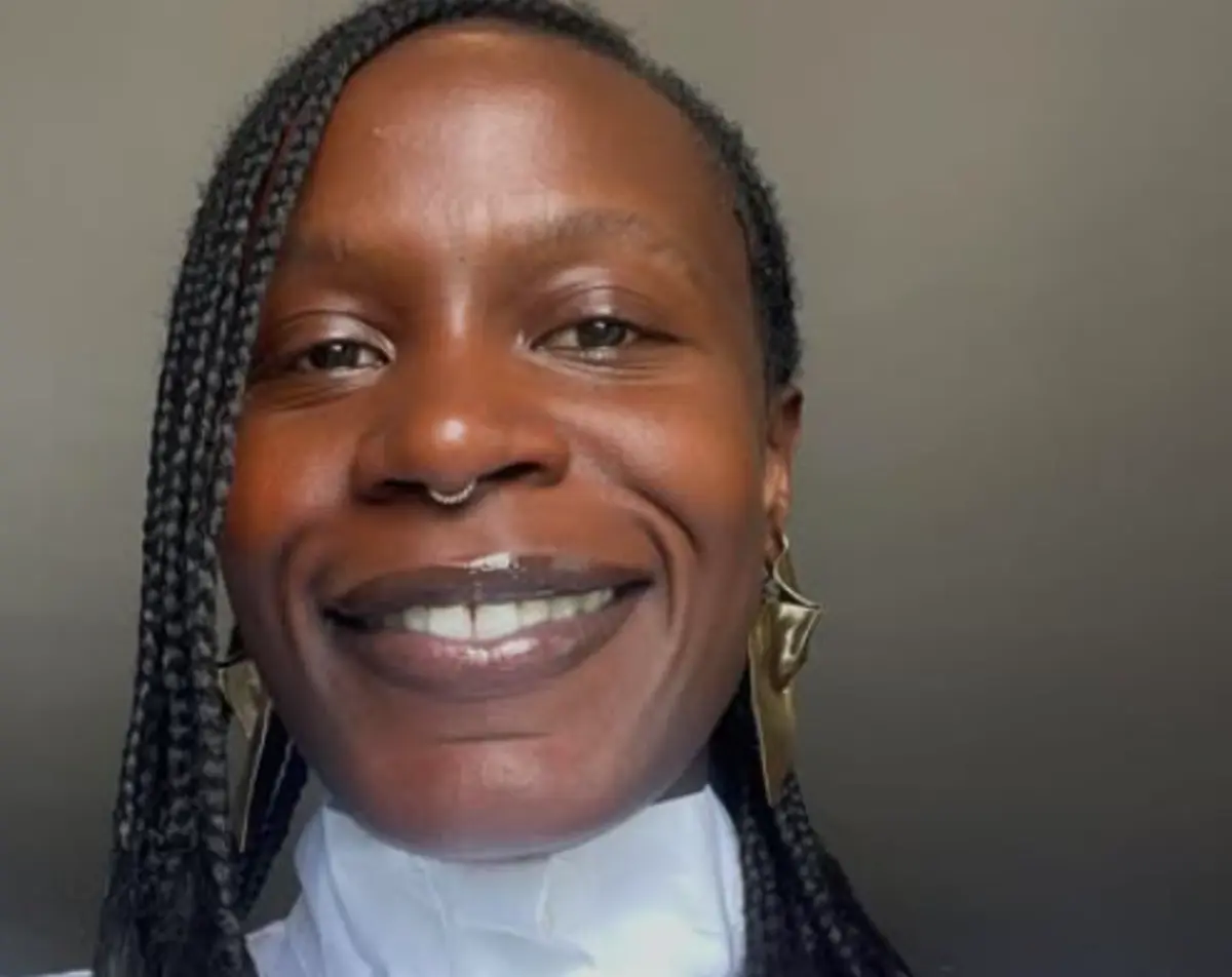 Isabél Zuaa é Teresa Victoria no filme "O Agente Secreto"