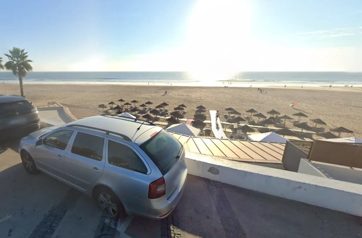 Vítima foi levada para o areal onde foi sujeita a manobras de reanimação. O óbito foi depois declarado no hospital