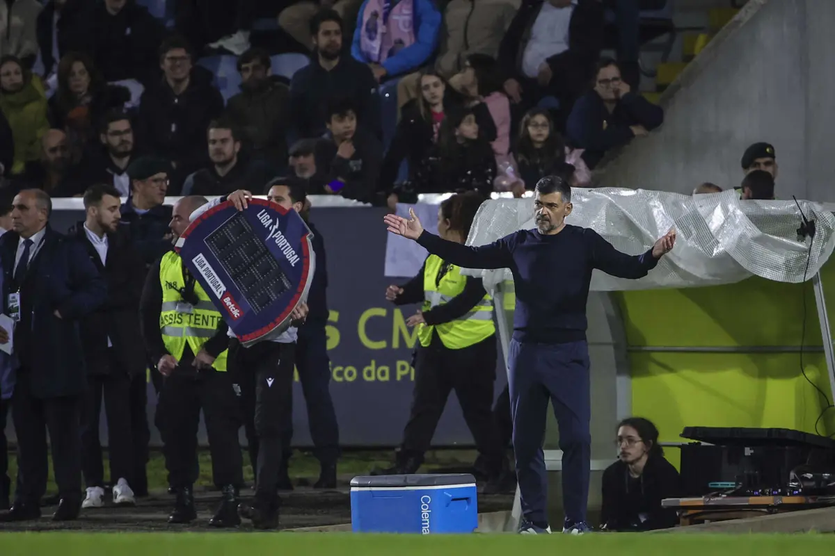Sérgio Conceição vive momento difícil no banco portista