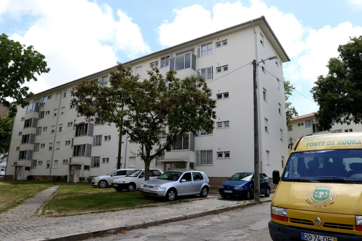 PSP deteve três homens por tráfico de droga e posse de armas proibidas, apreendendo uma granada de mão.