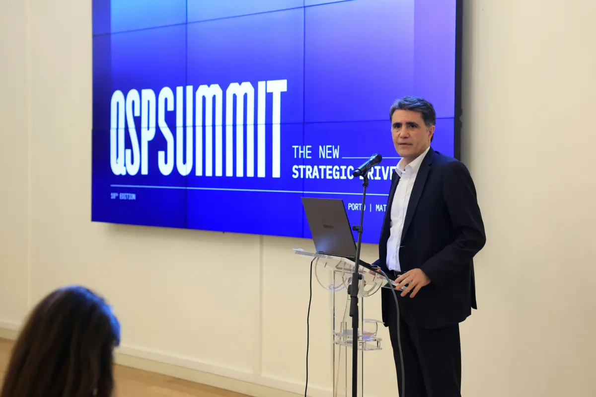 Rui Ribeiro, CEO do QSP Summit, na apresentação da programação do evento
