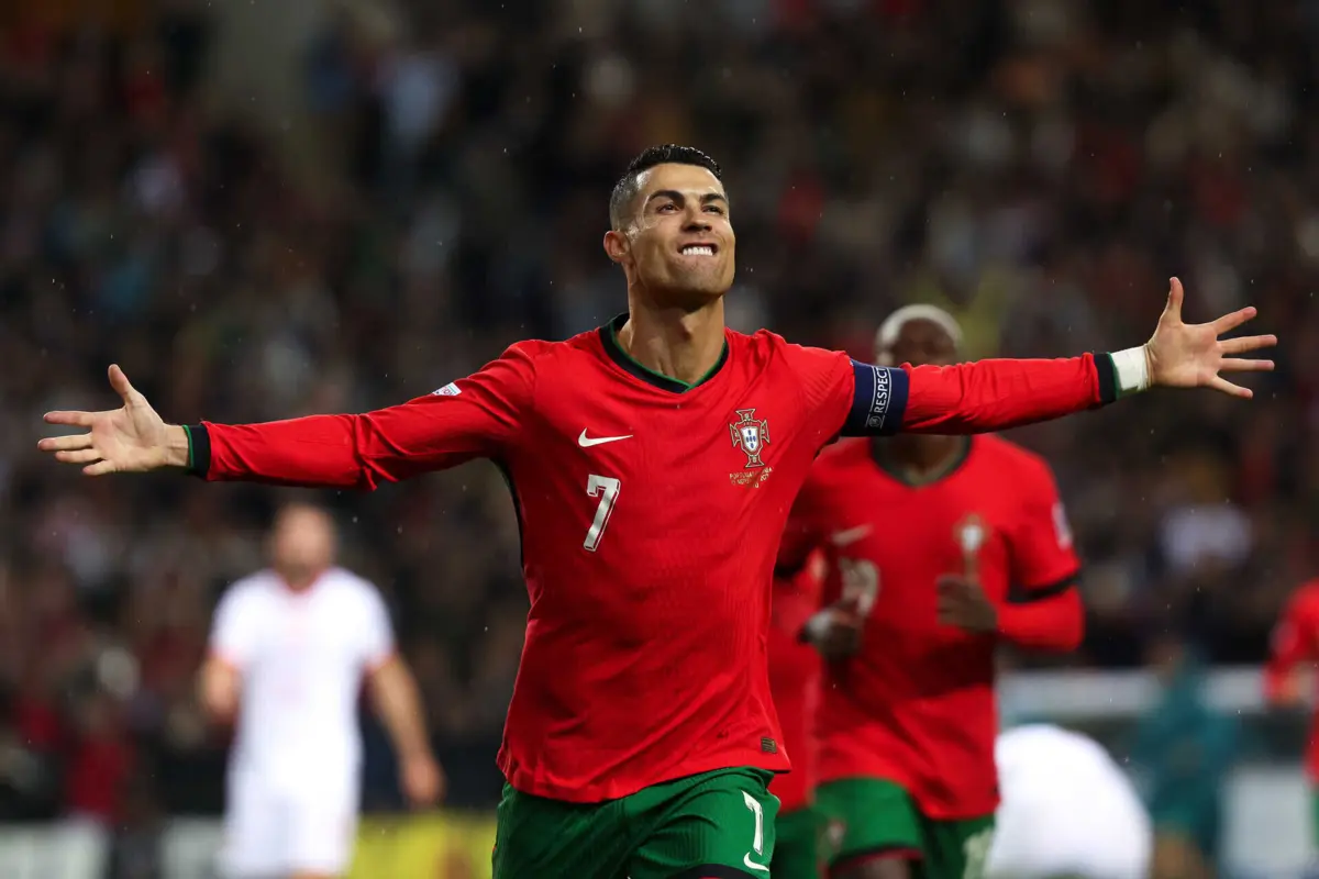 Cristiano Ronaldo admite vir a jogar com o filho Cristianinho, que está atualmente com 14 anos