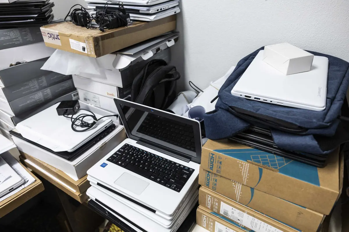 Imagem de contexto do artigo Concurso para reparar portáteis das escolas não teve interessados