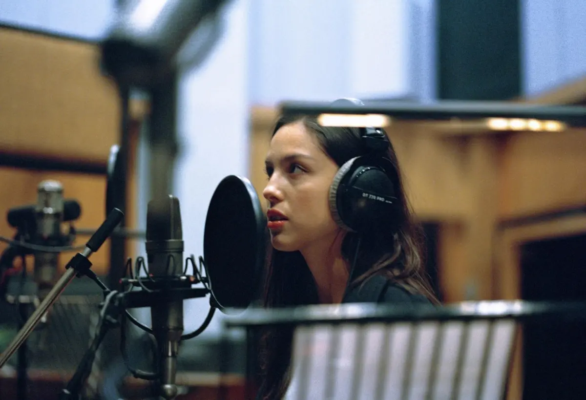 Imagem de contexto do artigo Olivia Rodrigo em disco solidário pelas crianças em zonas de conflito