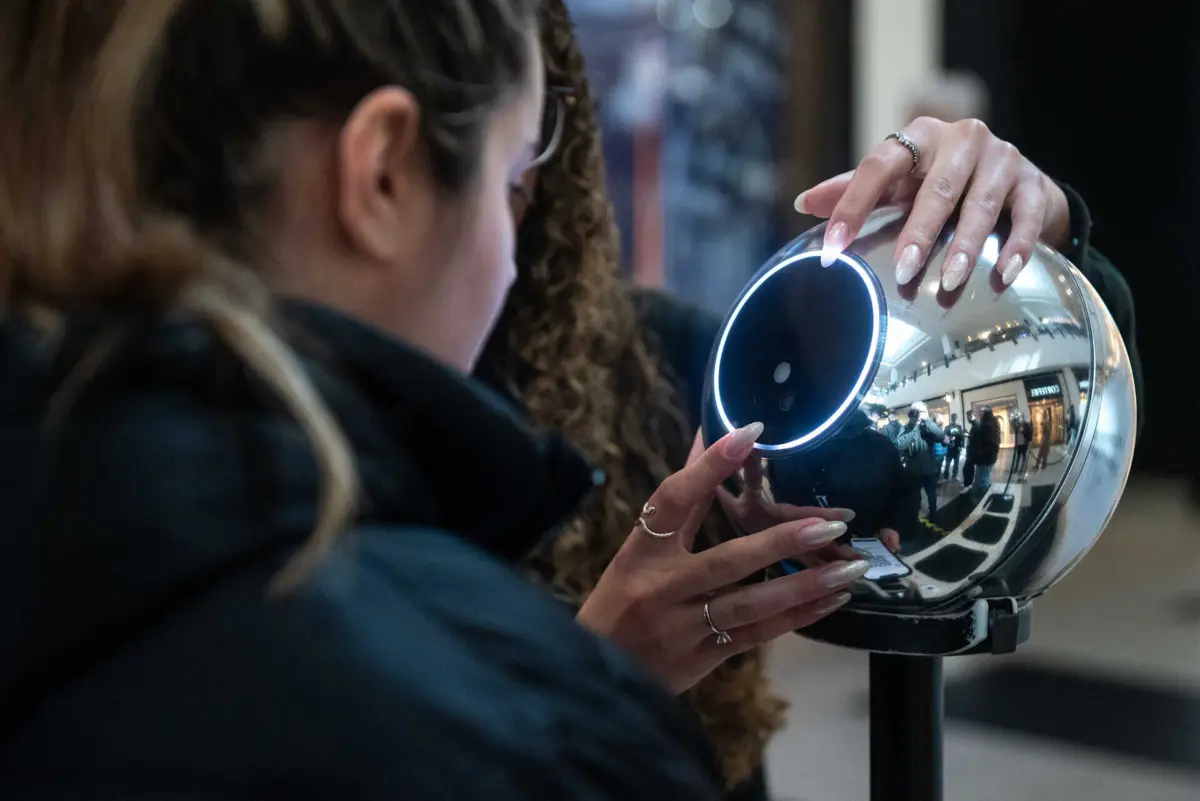 Worldcoin está presente em vários espaços comerciais