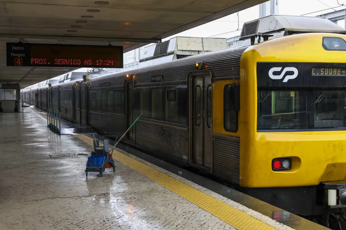 Imagem de contexto do artigo Retomada circulação ferroviária noturna entre o Cais do Sodré e Algés