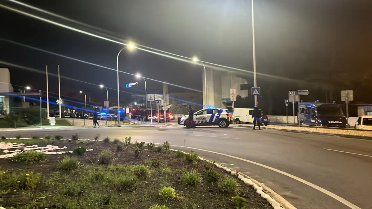 Jovem detido por roubo é suspeito de ter participado nos tumultos do bairro do Zambujal, na Amadora.