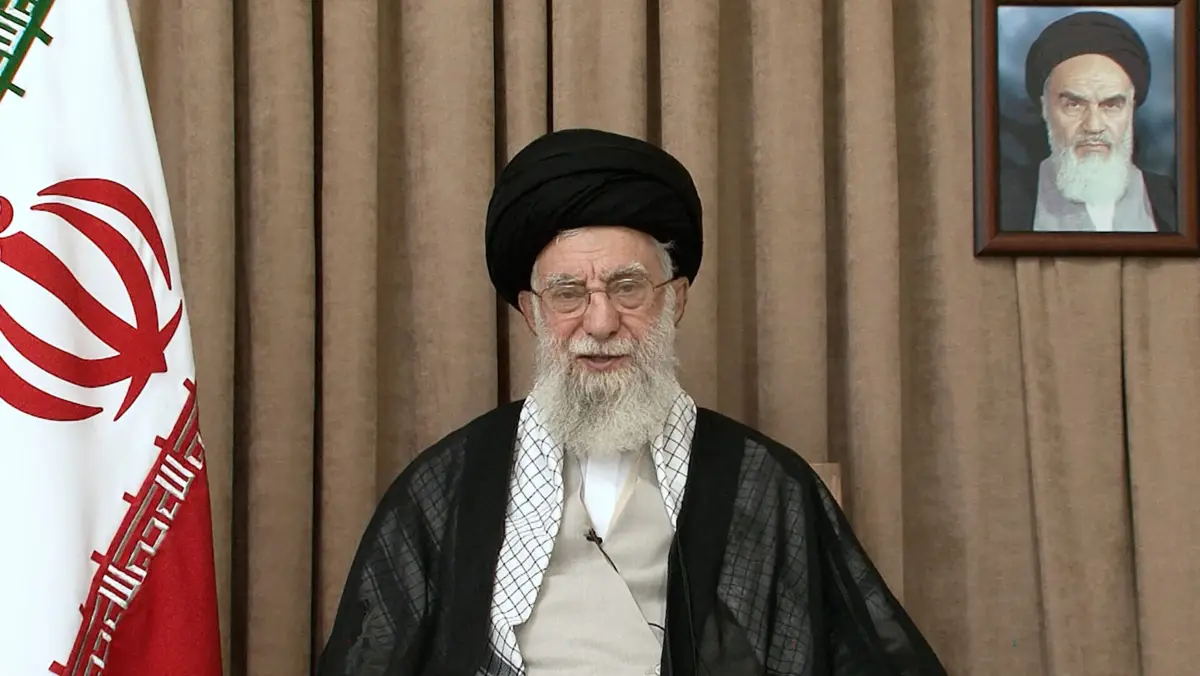 Ayatollah fala em “exagero” dos EUA sobre danos às instalações nucleares, enquanto secretário da Defesa dos EUA considera operação Martelo da Meia-noite um "sucesso".