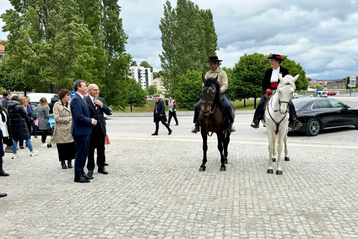 Governante e autarca (à esquerda) na cerimónia desta sexta-feira
