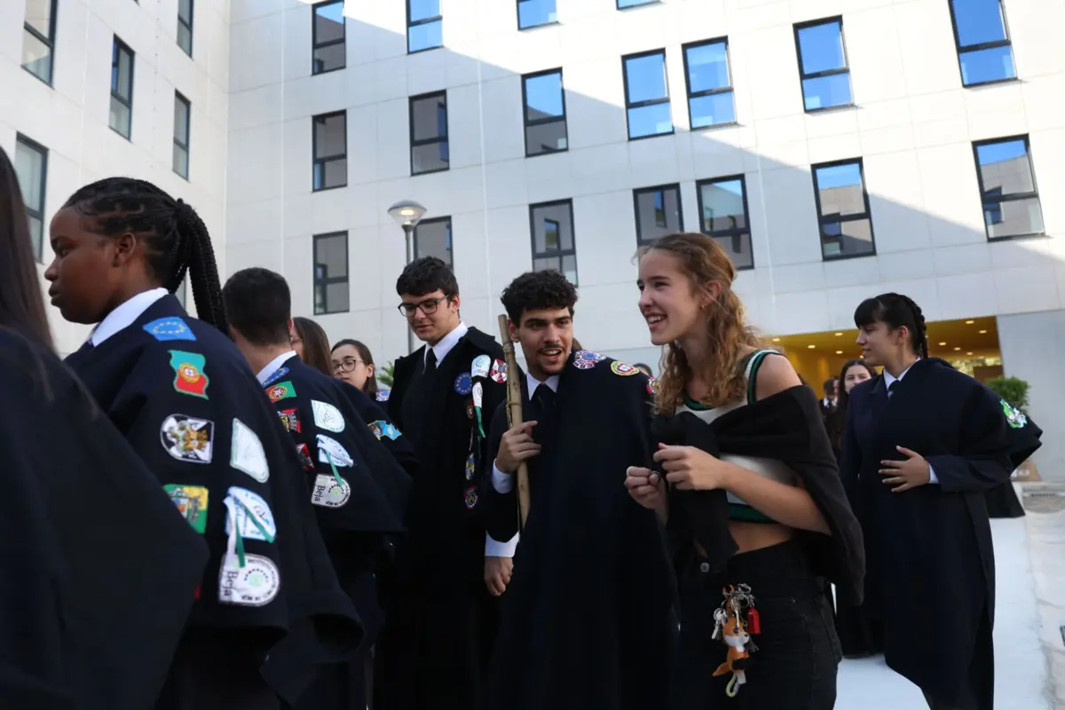 Encontrar um quarto a preço acessível é a principal dificuldade