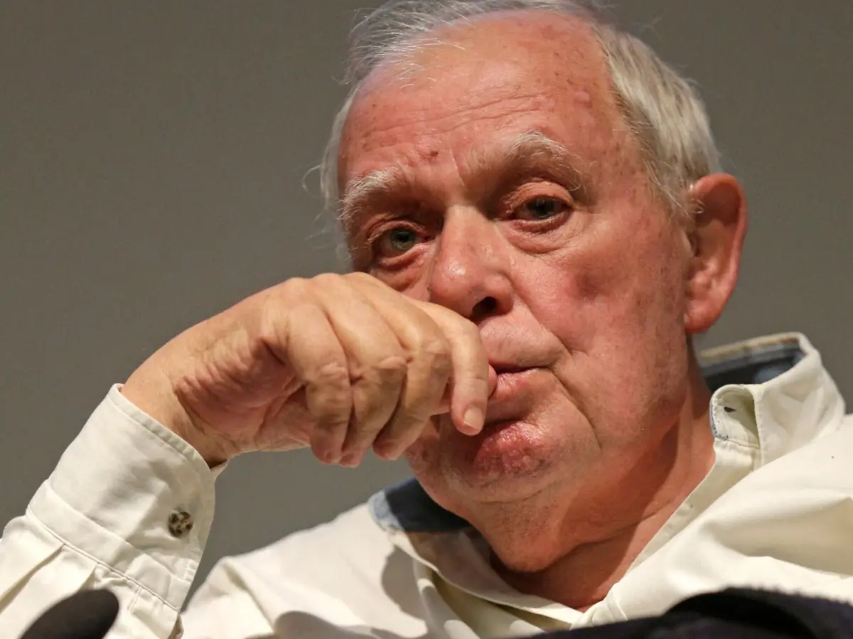 Imagem de contexto do artigo Gonçalo M. Tavares lembra Lobo Antunes e a "obsessão boa por escrever até ao fim"