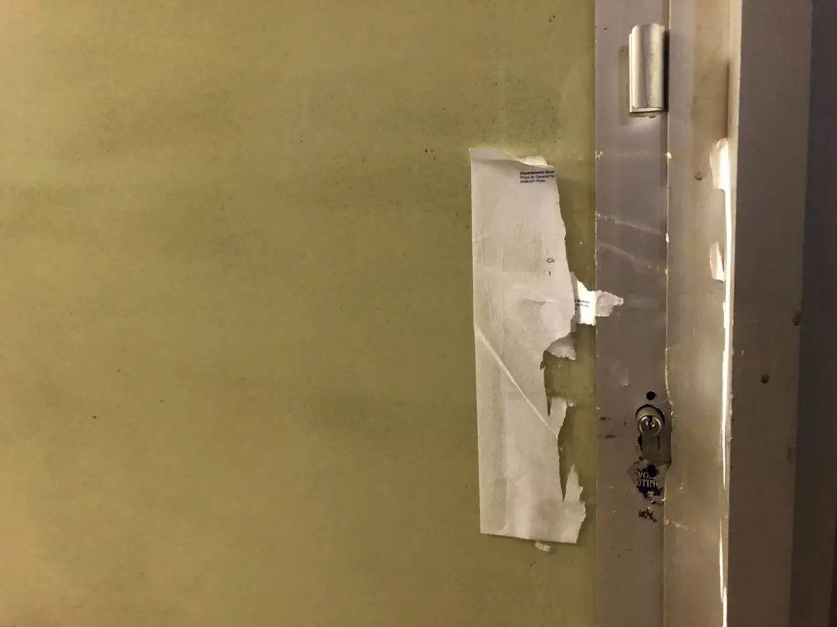 Lojas foram seladas há uma semana