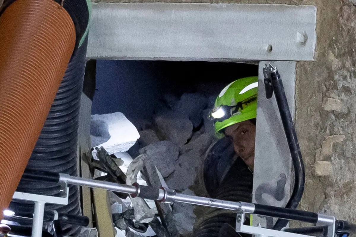 Trabalhador esteve soterrado durante 11 horas