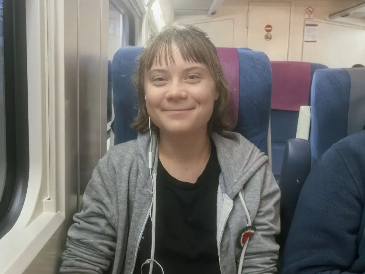 Greta Thunberg foi vista num comboio com destino a Vigo